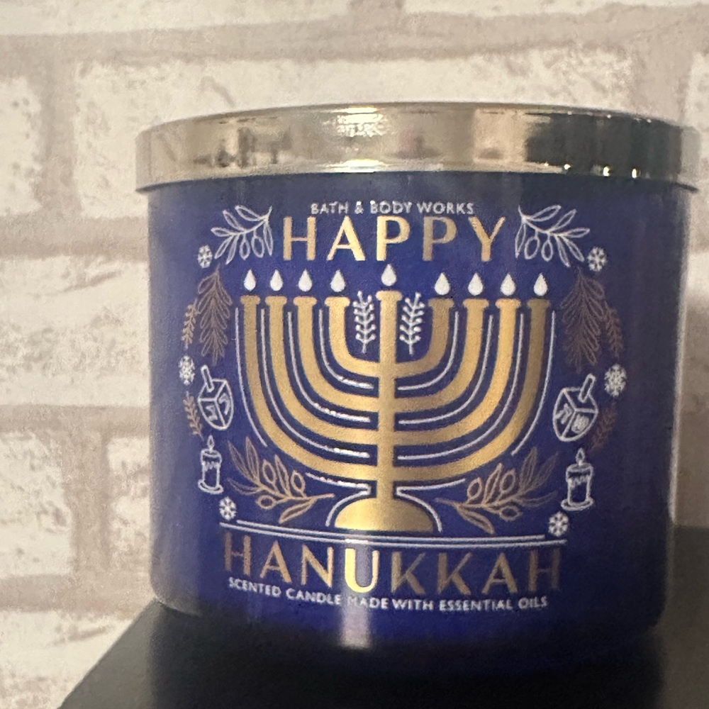 Bath & Body Works Happy Hanukkah 3-Wick Candle – Suganiyot Scent
